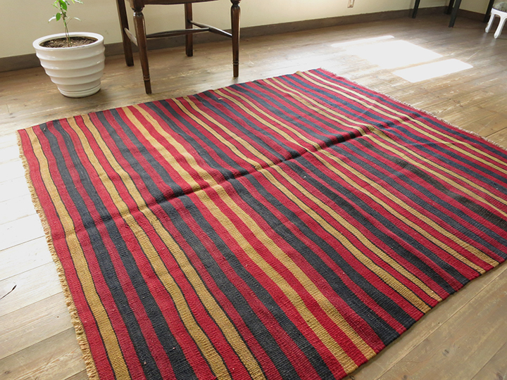 キリムスタイル / オールドキリム コンヤ 125×125cm 連なる三角