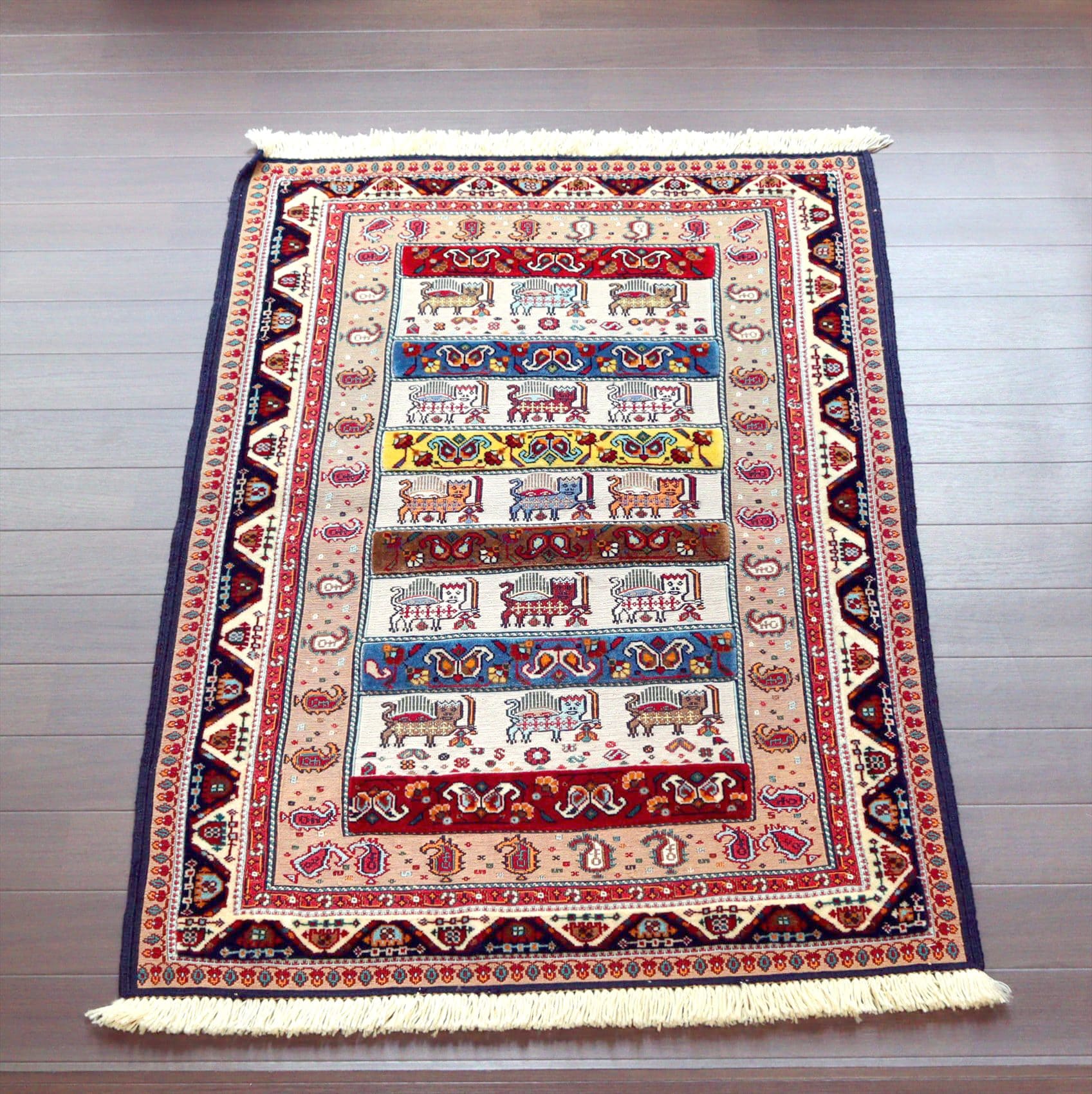 スマックキリム・シルジャン118×82cm サーベルを持ったライオン 刺繍の
