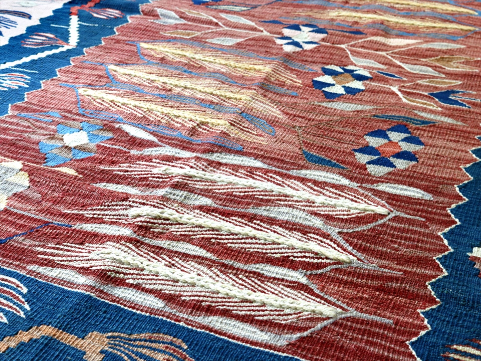 細かな織りのウシャクキリム・セッヂャーデ178×129cm 麦の穂と小花
