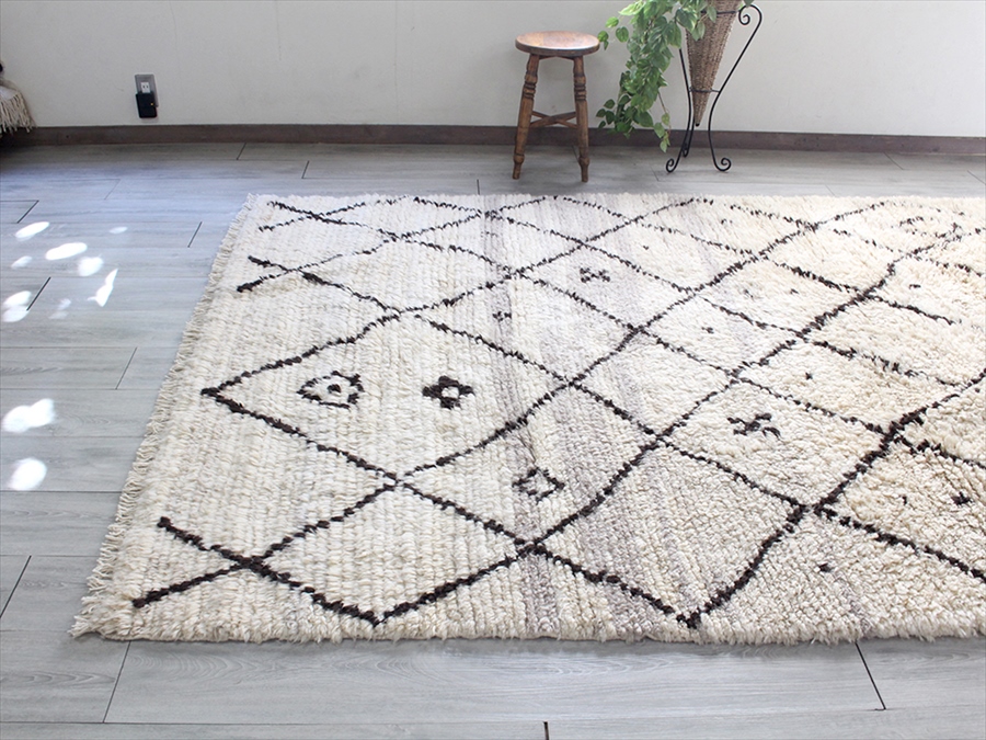 トライバルラグ・部族絨毯/Tulu トゥル トルコ・手織りカーペット パイルの長いモロッコラグ風のラグ / ガラタバザール