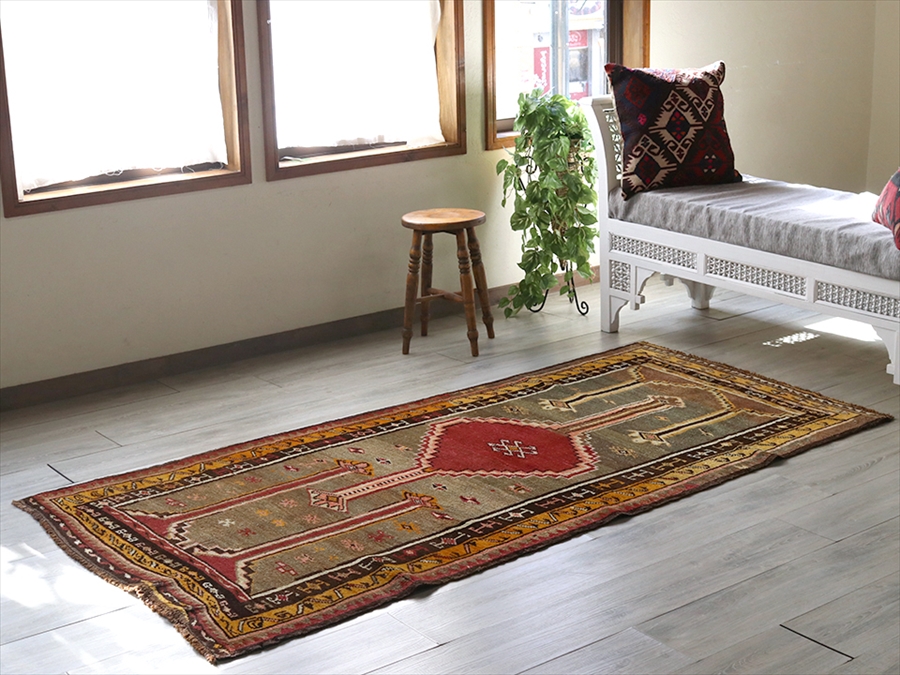 トルコ絨毯　オールドカーペット/トライバルラグ【OUTLET】217×106cm シワス　ナチュラルグレー　赤いメダリオン