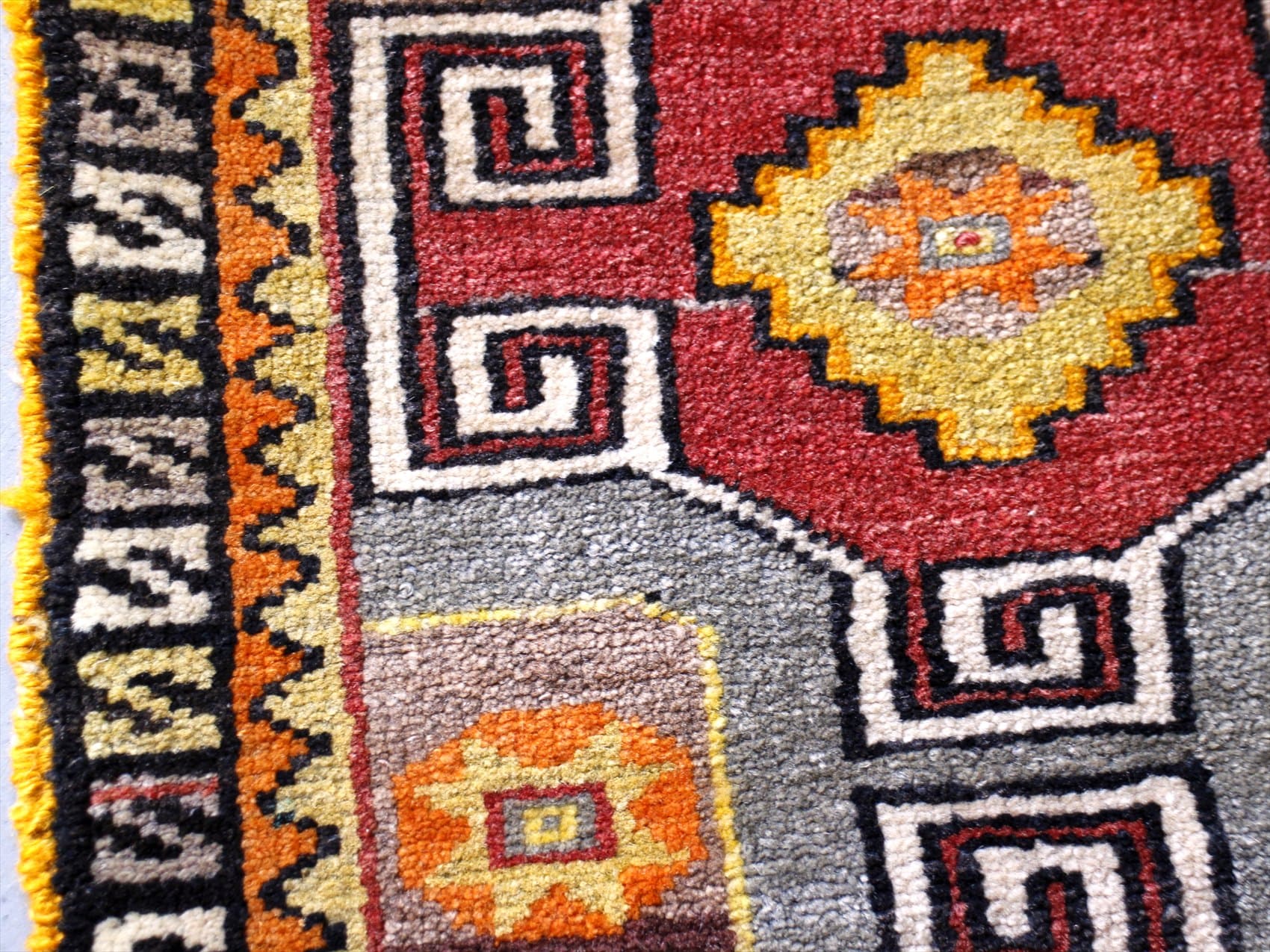ヴィンテージラグ・トルコ絨毯/ヤストゥク96×48cm コンヤ・２つの変形