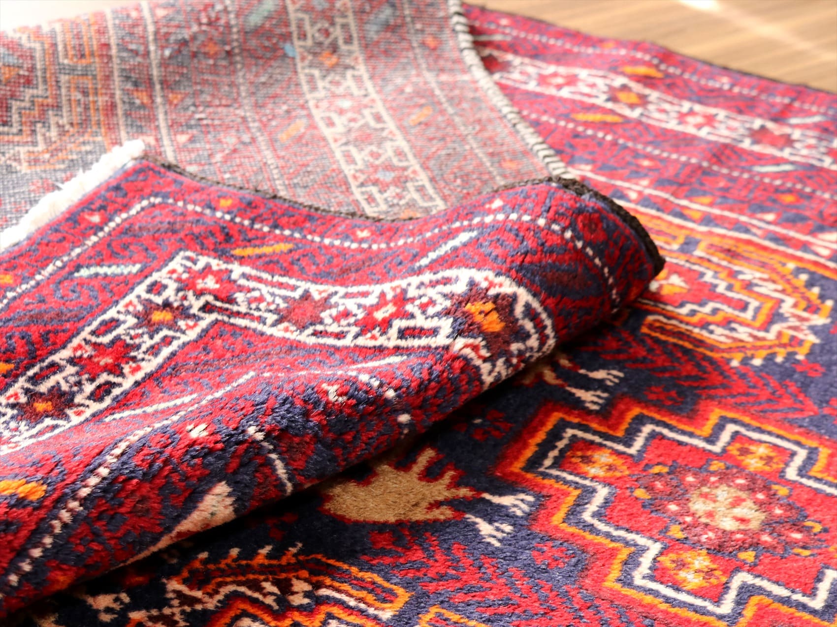 トライバルラグ バルーチ　部族絨毯183×99cm 青い六角メダリオン 孔雀