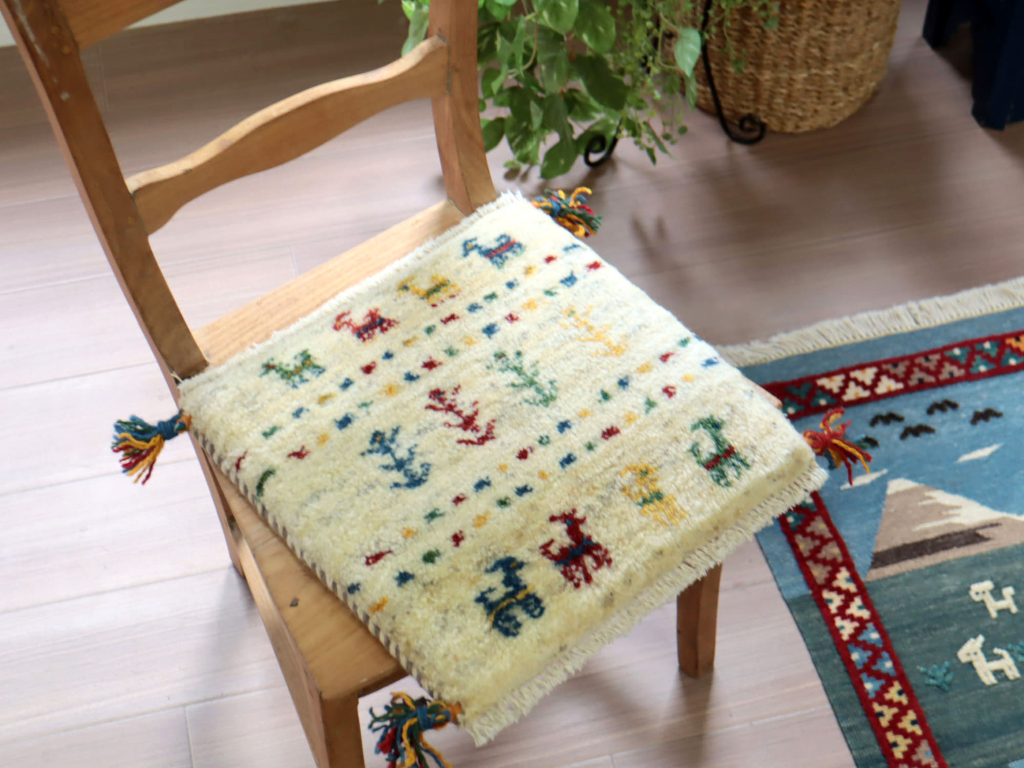 15%OFF】ギャッベ イラン産 手織りラグ38×38cm ナチュラル