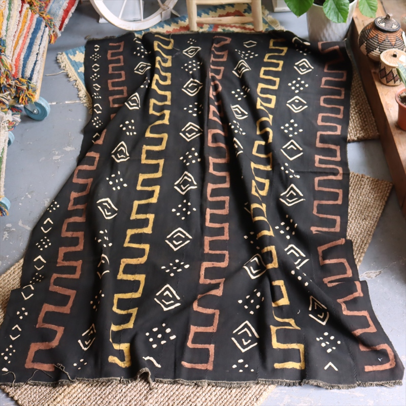 送料無料 店舗 アフリカの泥染布 Mud Cloth Mali, African textile 171×119cm トップス