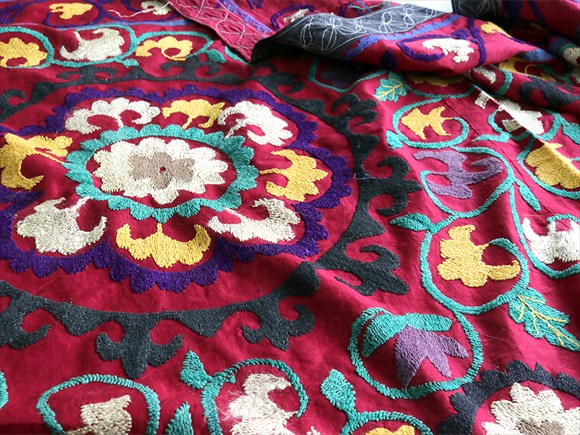 ガラタバザール / ウズベキスタンの刺繍布・オールドスザンニ(suzani 
