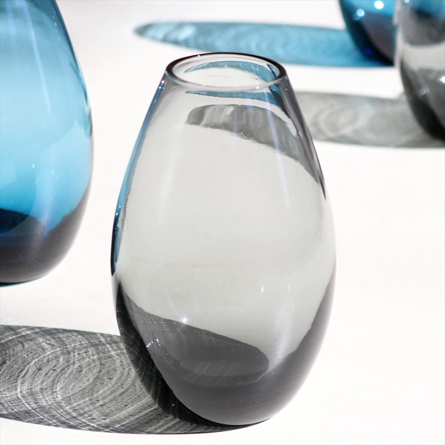 ガラタバザール ガラスフラワーベース しずく型 花瓶 一輪挿し 高さ13cm 直径8cm スモーキーグレー