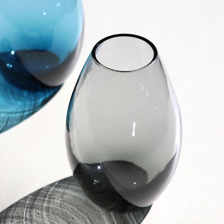 ガラタバザール ガラスフラワーベース しずく型 花瓶 一輪挿し 高さ13cm 直径8cm スモーキーグレー