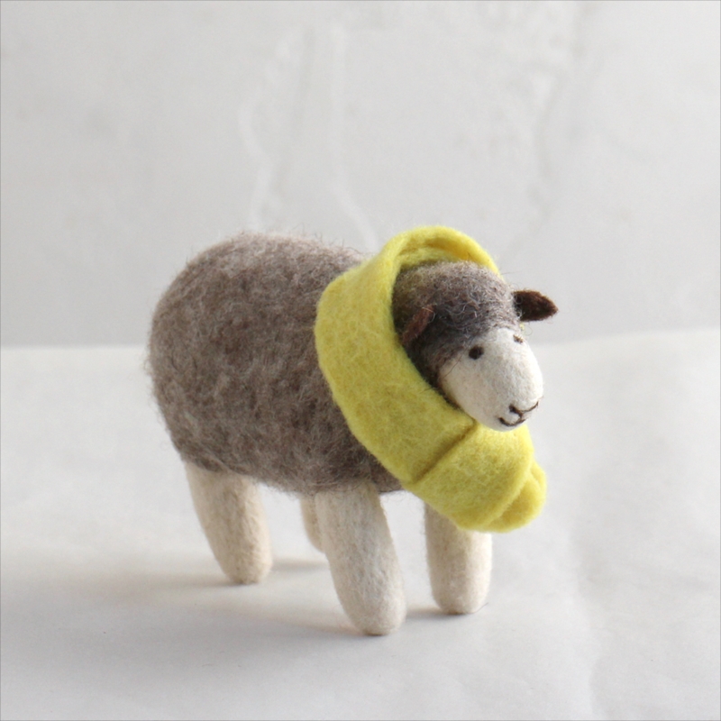 ガラタバザール フェルトのぬいぐるみ 羊 Mサイズ キルギス製 Kyrgyzstan Felt Animal Sheep M Size