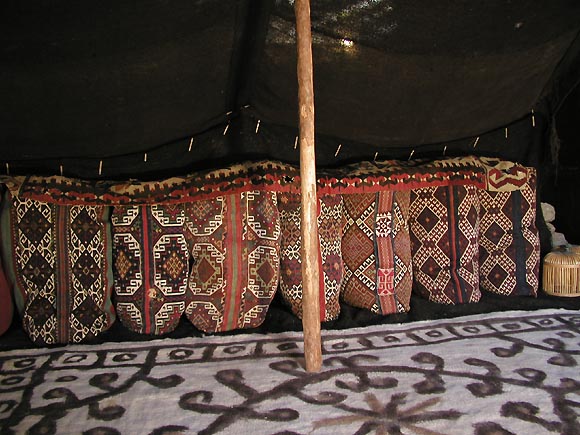 Kilim Exhibition in Topkapi　黒いヤギの毛のテント