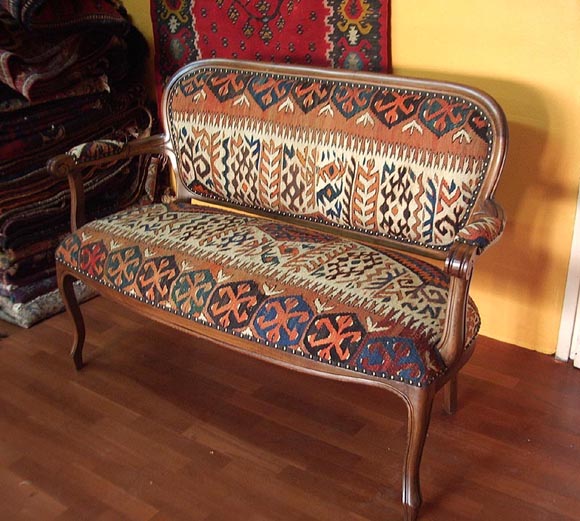 なんて贅沢！キリムのソファが東京へ – キリム専門店 ガラタバザール