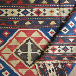 doragon motif kilim