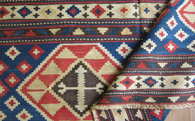 doragon motif kilim