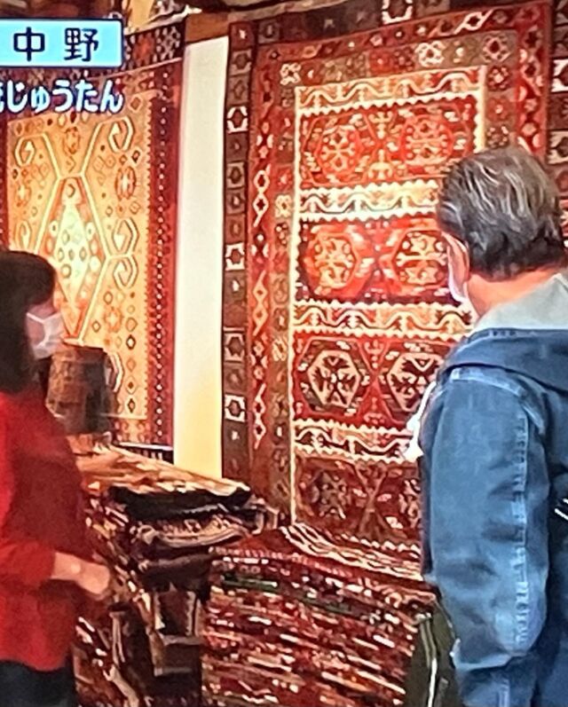 さて放送からおよそ１週間は経ちましたが、みなさん！！じゅん散歩ご覧いただけましたでしょうか！！

短い時間ではありましたが、見たよ！！という方ありがとうございます！！

今回放送された内容で、ご紹介いただいた2点のキリムですが、こちらについては次回の投稿で詳しく掘り下げていきたいと思います。

それでは、楽しみにお待ちくださいませ〜。

------------------------------------------
ガラタバザールのショップは
プロフィール欄のリンクからどうぞ。
@galatabazaar
------------------------------------------
galatabazaar
東京都中野区中央3-32-1(青梅街道沿い)
10:00～18:00
水曜定休
03-6715-7200
------------------------------------------

#キリム専門店 #キリムのある暮らし #キリム #トライバルラグ #ヴィンテージラグ #インテリアを楽しむ #インテリア好きな人と繋がりたい #ガラタバザール #galatabazaar #中野区 #新中野 #中野坂上 #トルコ #イスタンブール #じゅん散歩 #じゅん散歩で紹介された店